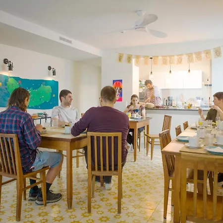 Hostel The Holy Cow - & Ponta Delgada