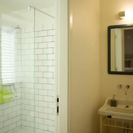 The Holy Cow - & Hostel Ponta Delgada