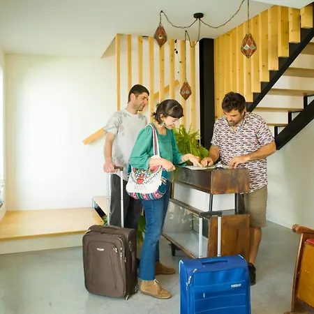 Hostel The Holy Cow - & Ponta Delgada