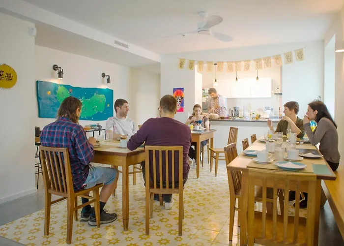 بيت شباب The Holy Cow - & Ponta Delgada