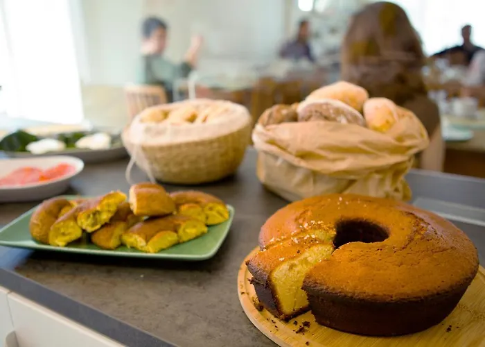 Albergue The Holy Cow - & Ponta Delgada