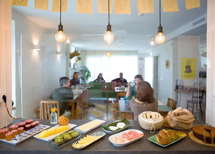 Albergue The Holy Cow - & *